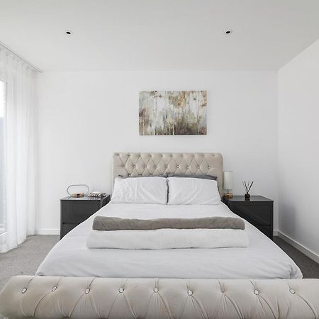 Luxury Spacious Flat With Communal Gardens And Parking Londra Exterior foto