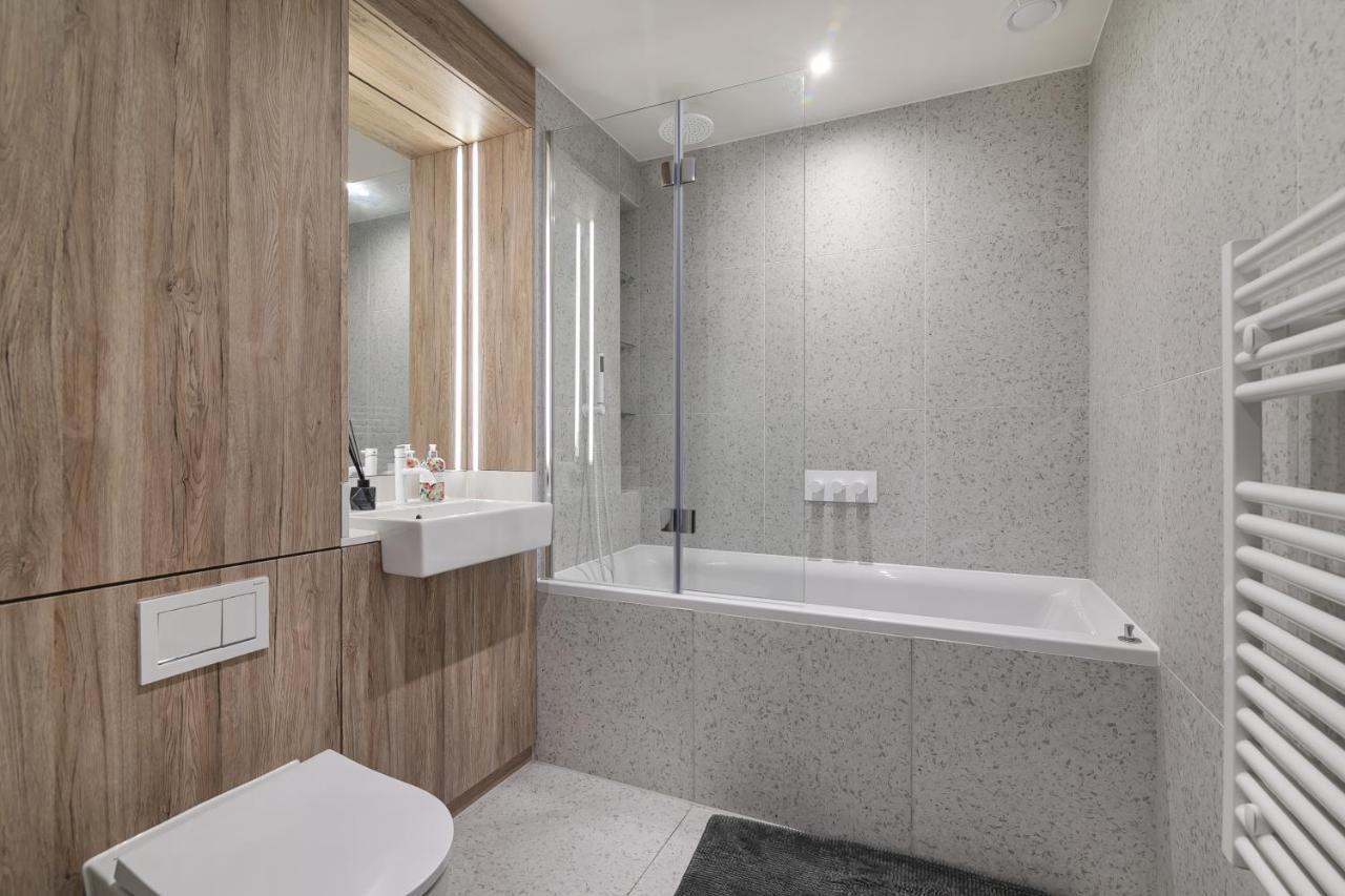 Luxury Spacious Flat With Communal Gardens And Parking Londra Exterior foto