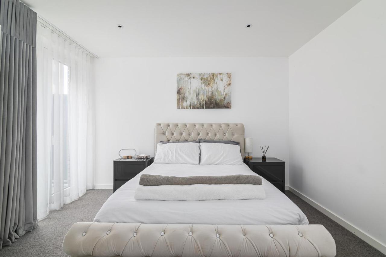 Luxury Spacious Flat With Communal Gardens And Parking Londra Exterior foto