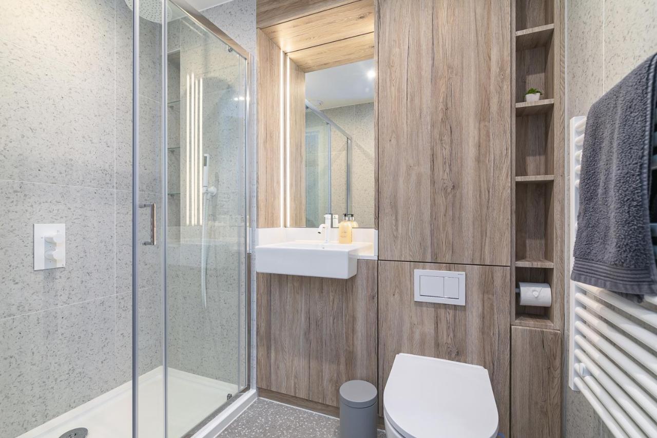 Luxury Spacious Flat With Communal Gardens And Parking Londra Exterior foto